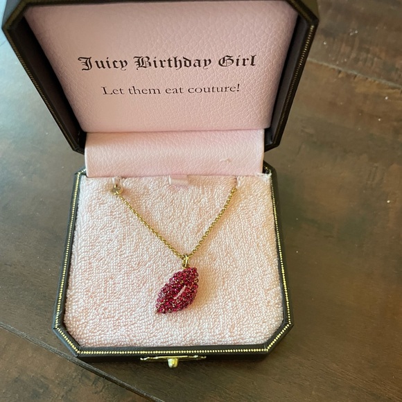 New, Never Worn Juicy Couture LIPS Necklace 💋 - Picture 1 of 4